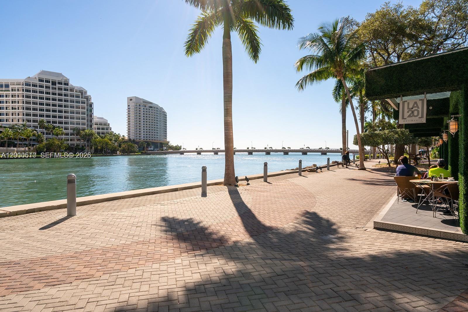 image Icon Brickell I22