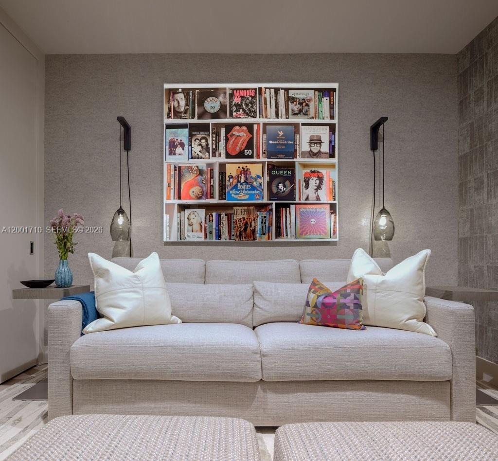 5775 Collins Ave #1102 Miami Beach, FL 33140