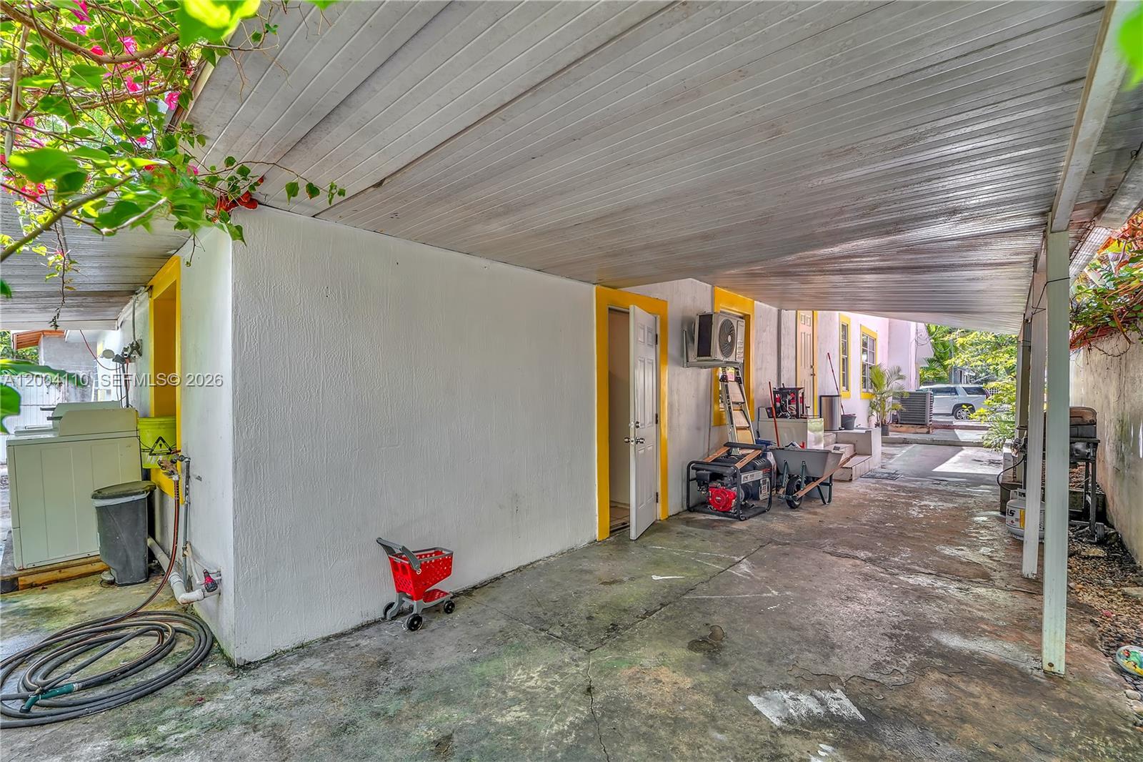 219 SW 6th Ave Miami, FL 33130