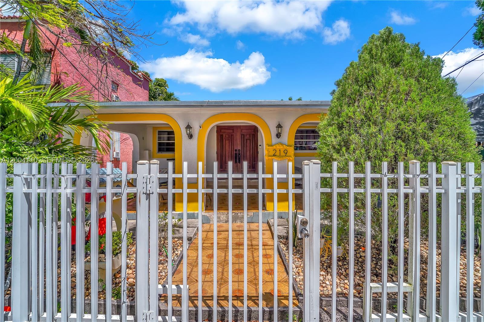 219 SW 6th Ave Miami, FL 33130