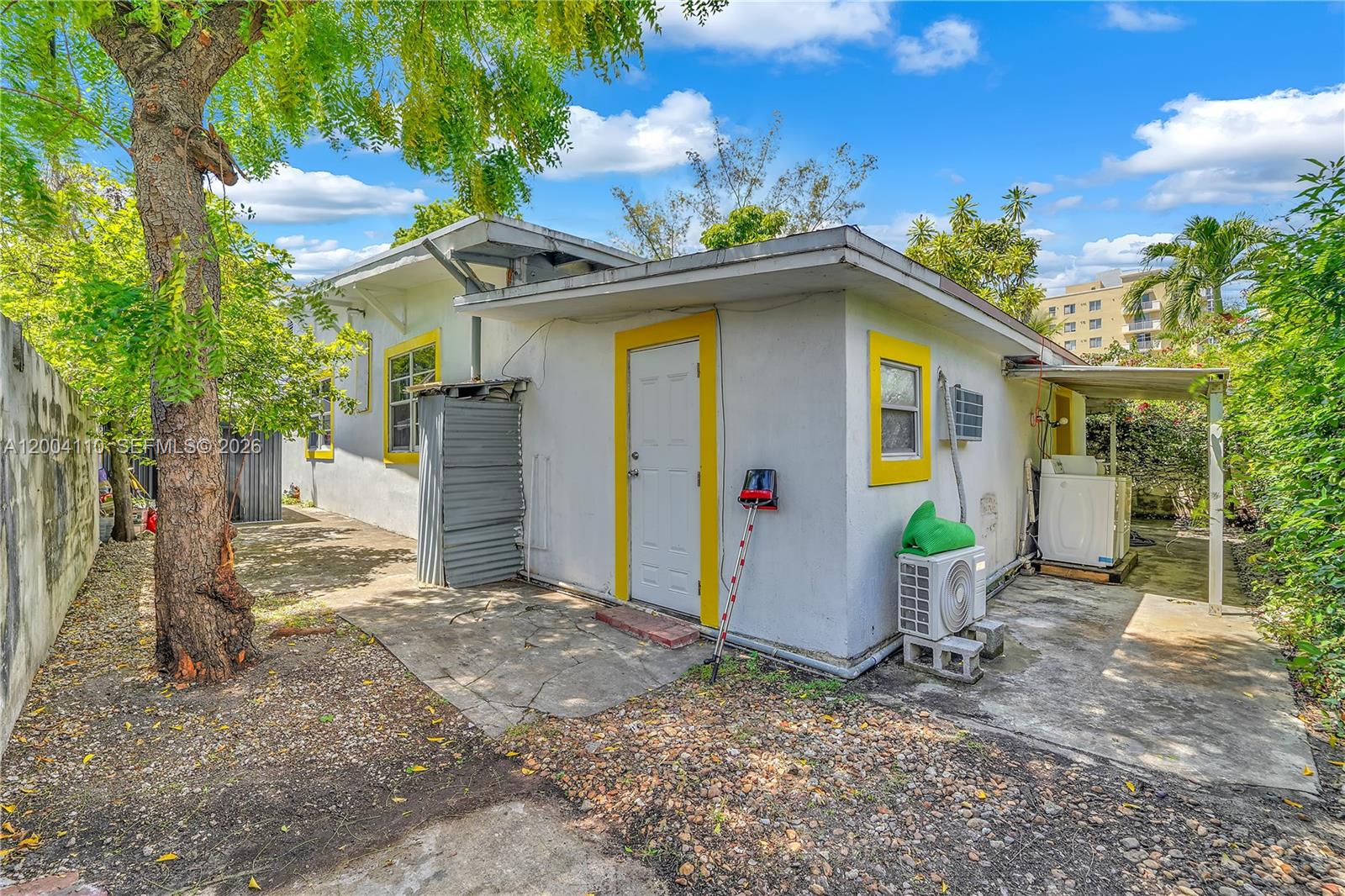 219 SW 6th Ave Miami, FL 33130