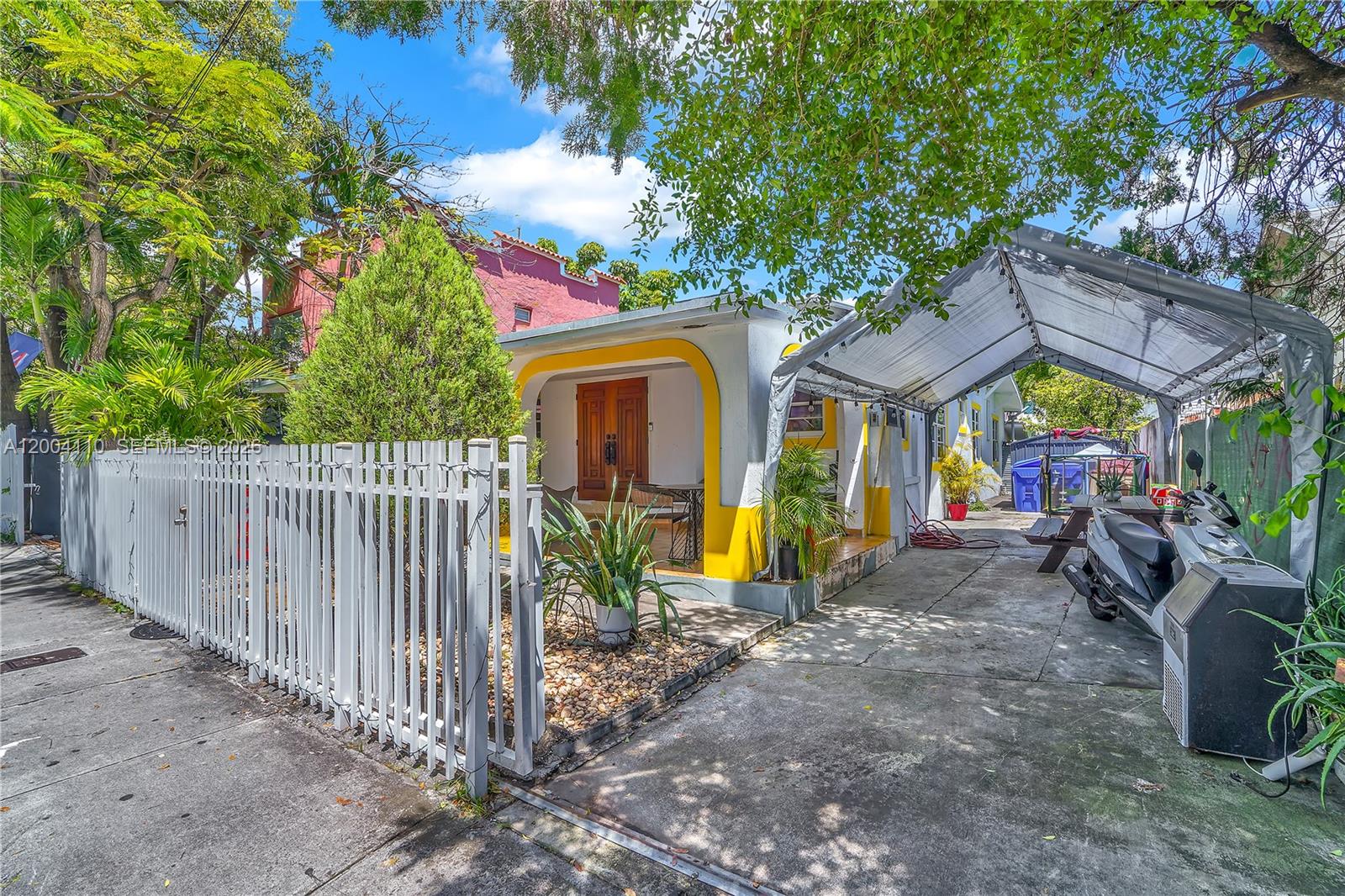 219 SW 6th Ave Miami, FL 33130