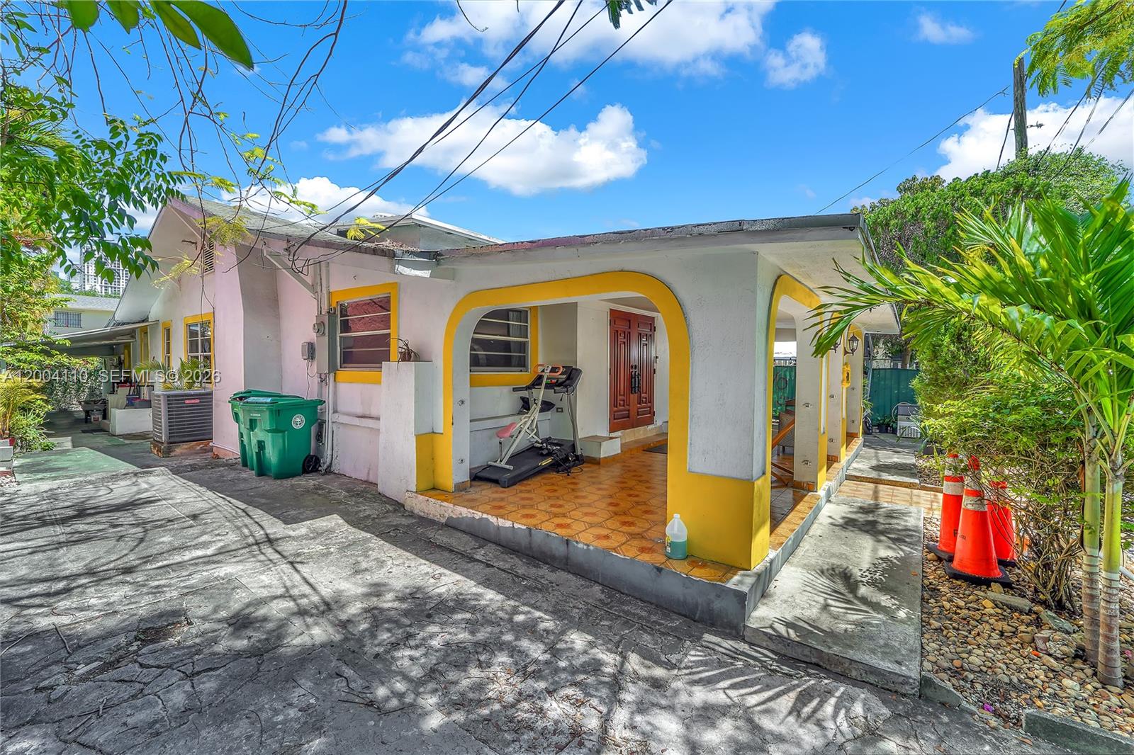 219 SW 6th Ave Miami, FL 33130