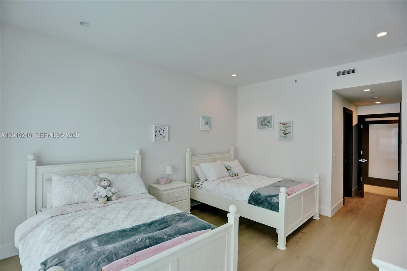10101 Collins Ave #4E Bal Harbour, FL 33154