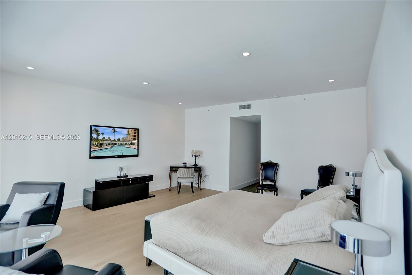 10101 Collins Ave #4E Bal Harbour, FL 33154