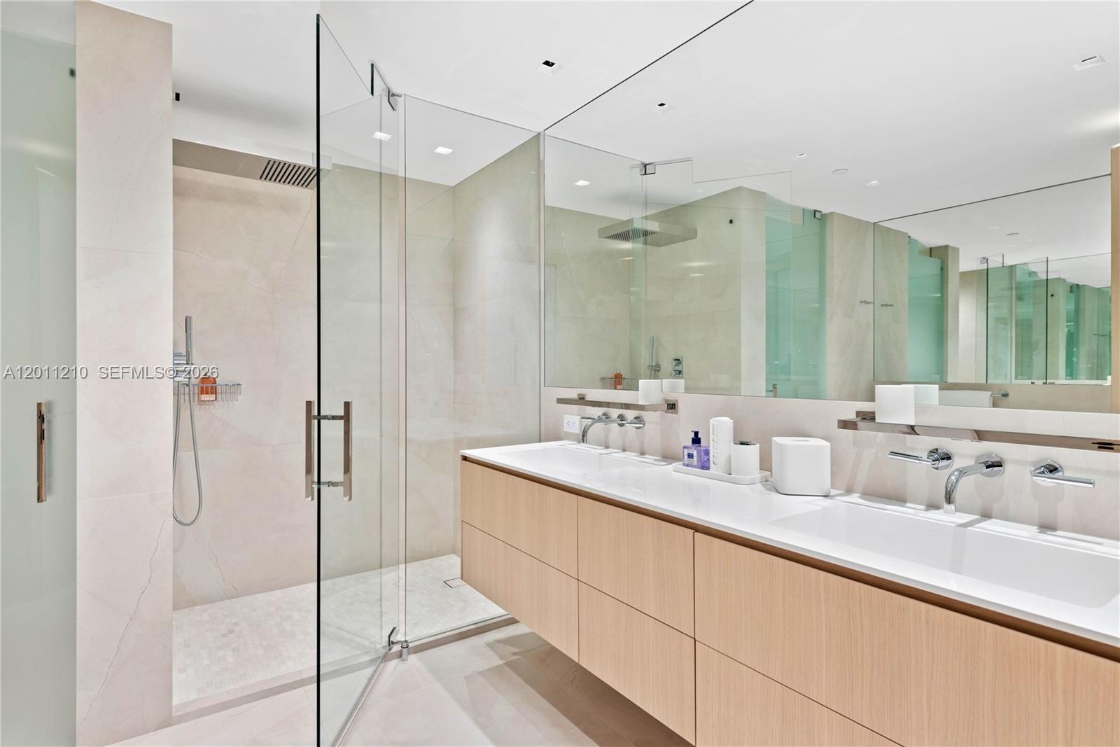 19242 Fisher Is Dr #19242 Miami Beach, FL 33109
