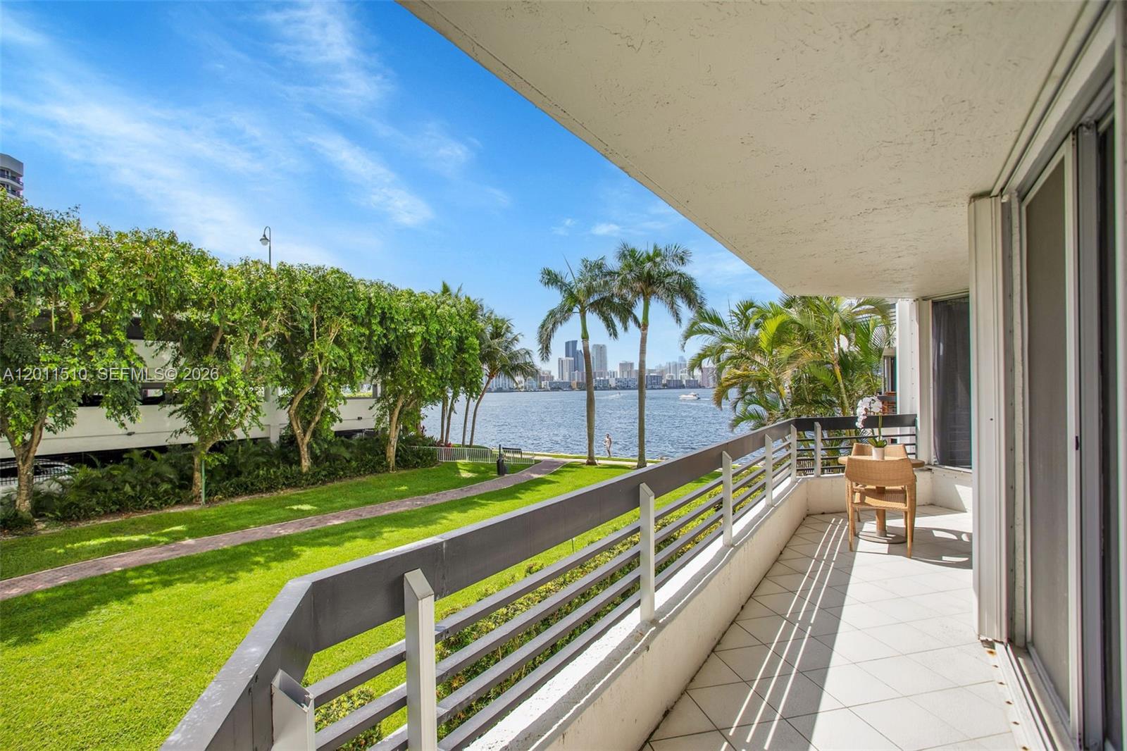 3530 Mystic Pointe Dr #214 Aventura, FL 33180