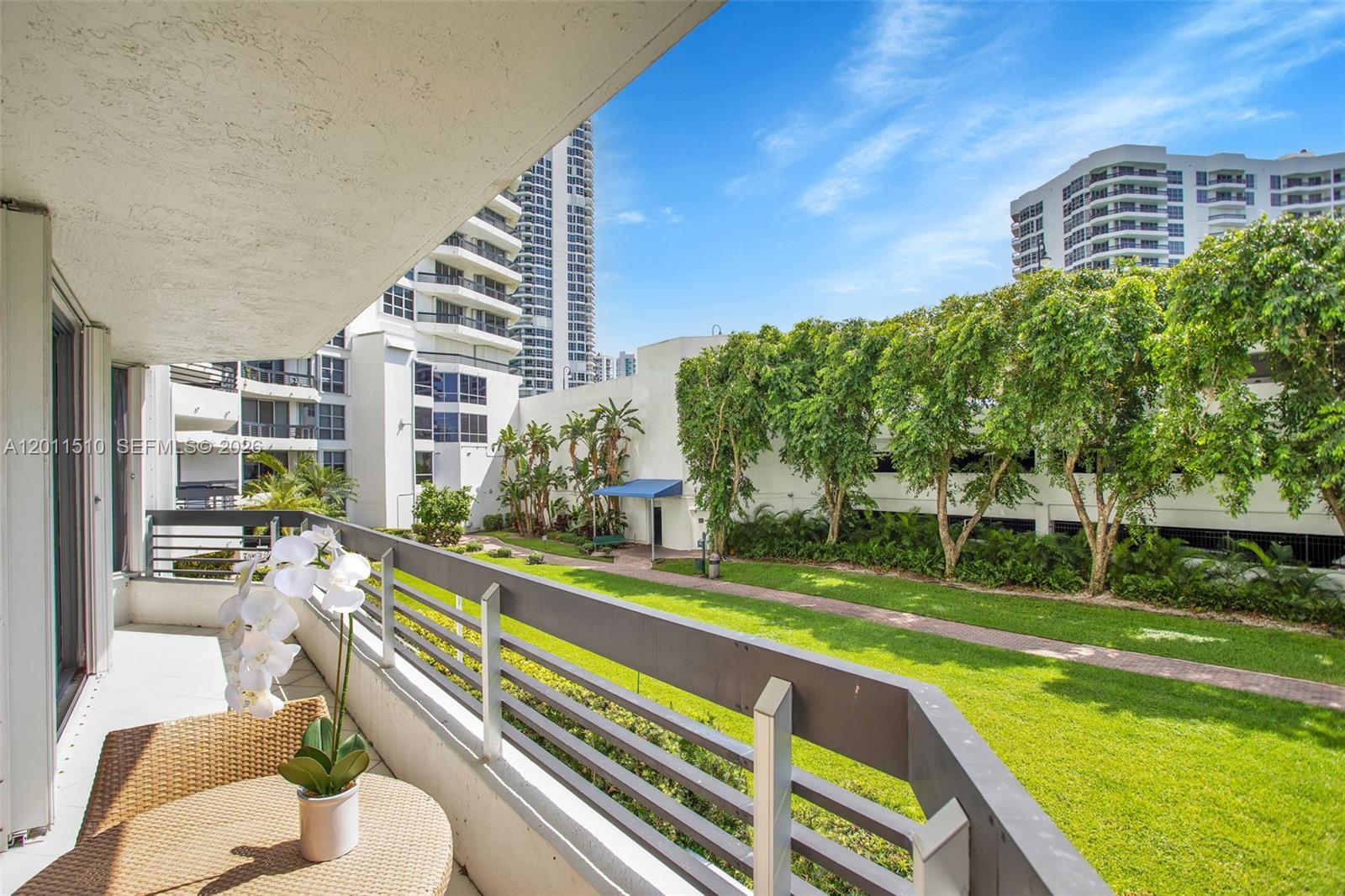 3530 Mystic Pointe Dr #214 Aventura, FL 33180