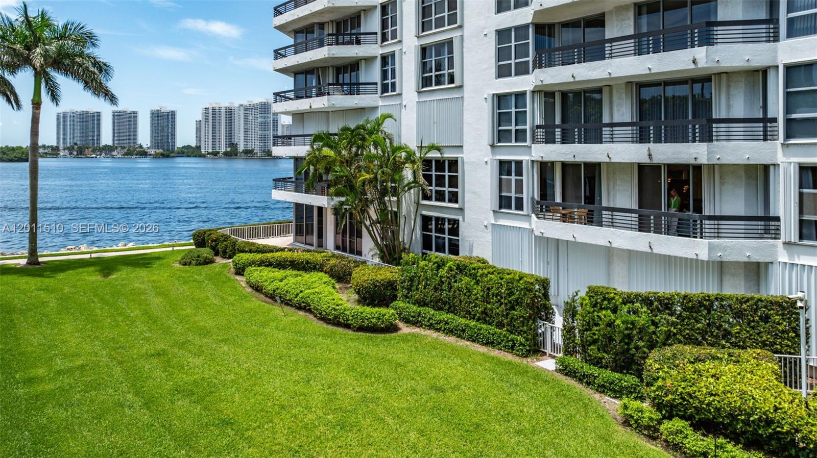 3530 Mystic Pointe Dr #214 Aventura, FL 33180