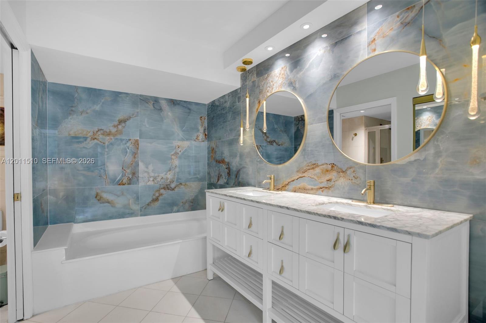 3530 Mystic Pointe Dr #214 Aventura, FL 33180