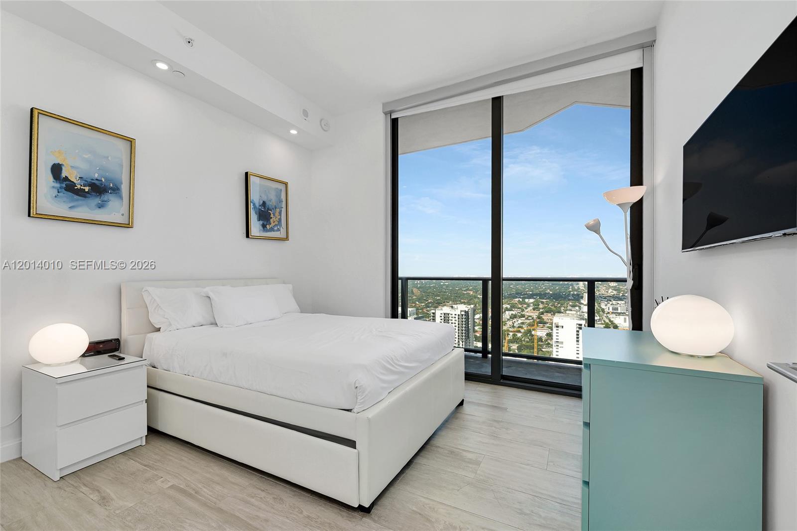 55 SW 9th St #4208 Miami, FL 33130