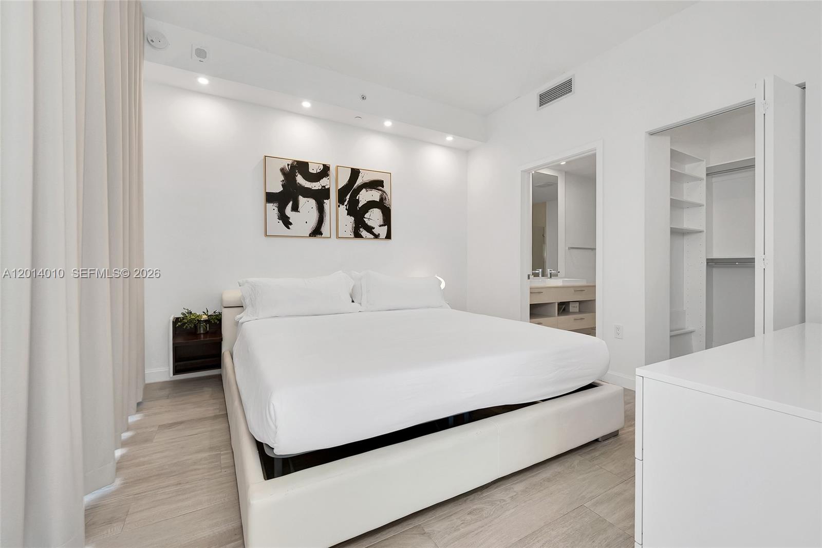 55 SW 9th St #4208 Miami, FL 33130