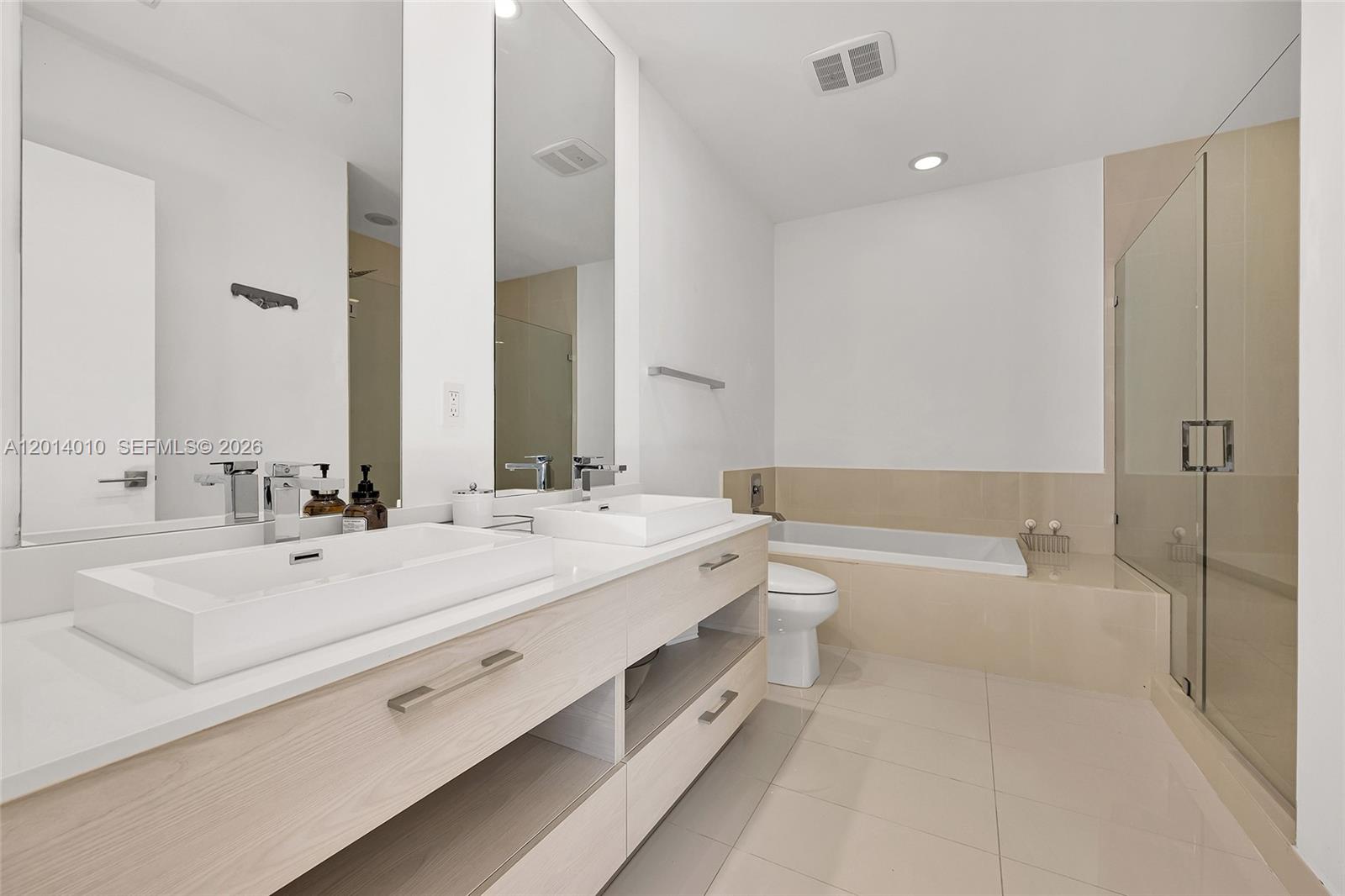 55 SW 9th St #4208 Miami, FL 33130