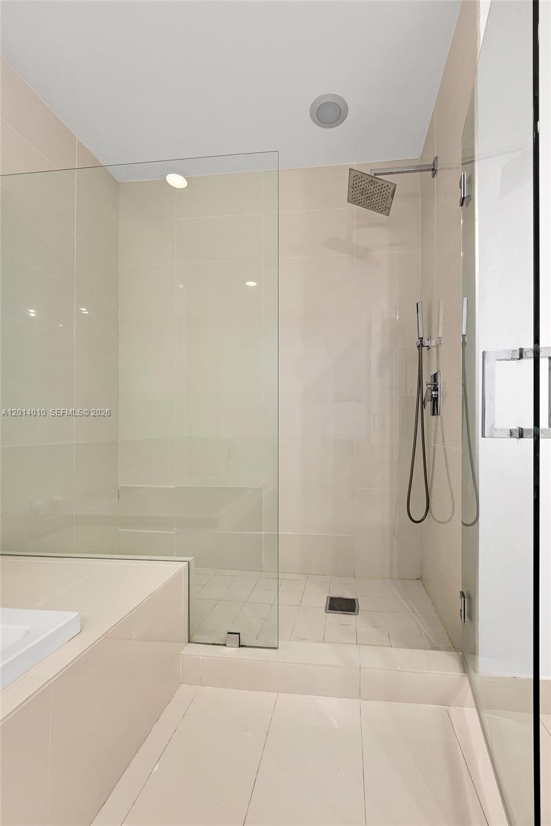 55 SW 9th St #4208 Miami, FL 33130
