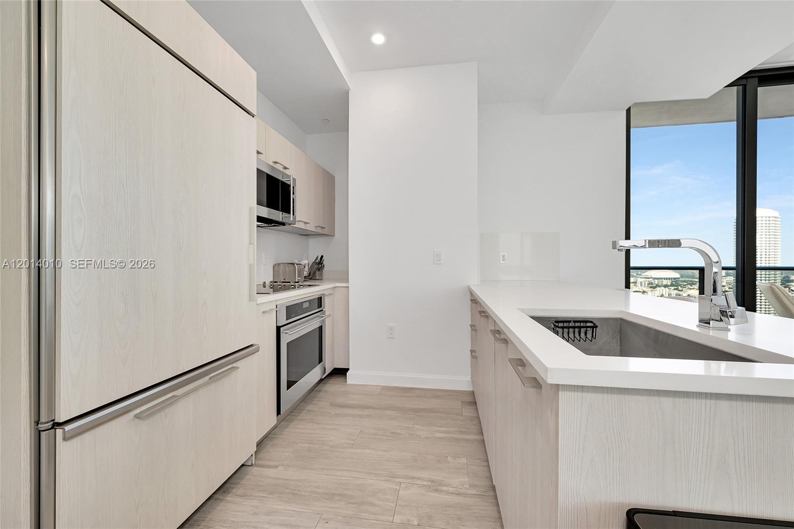 55 SW 9th St #4208 Miami, FL 33130