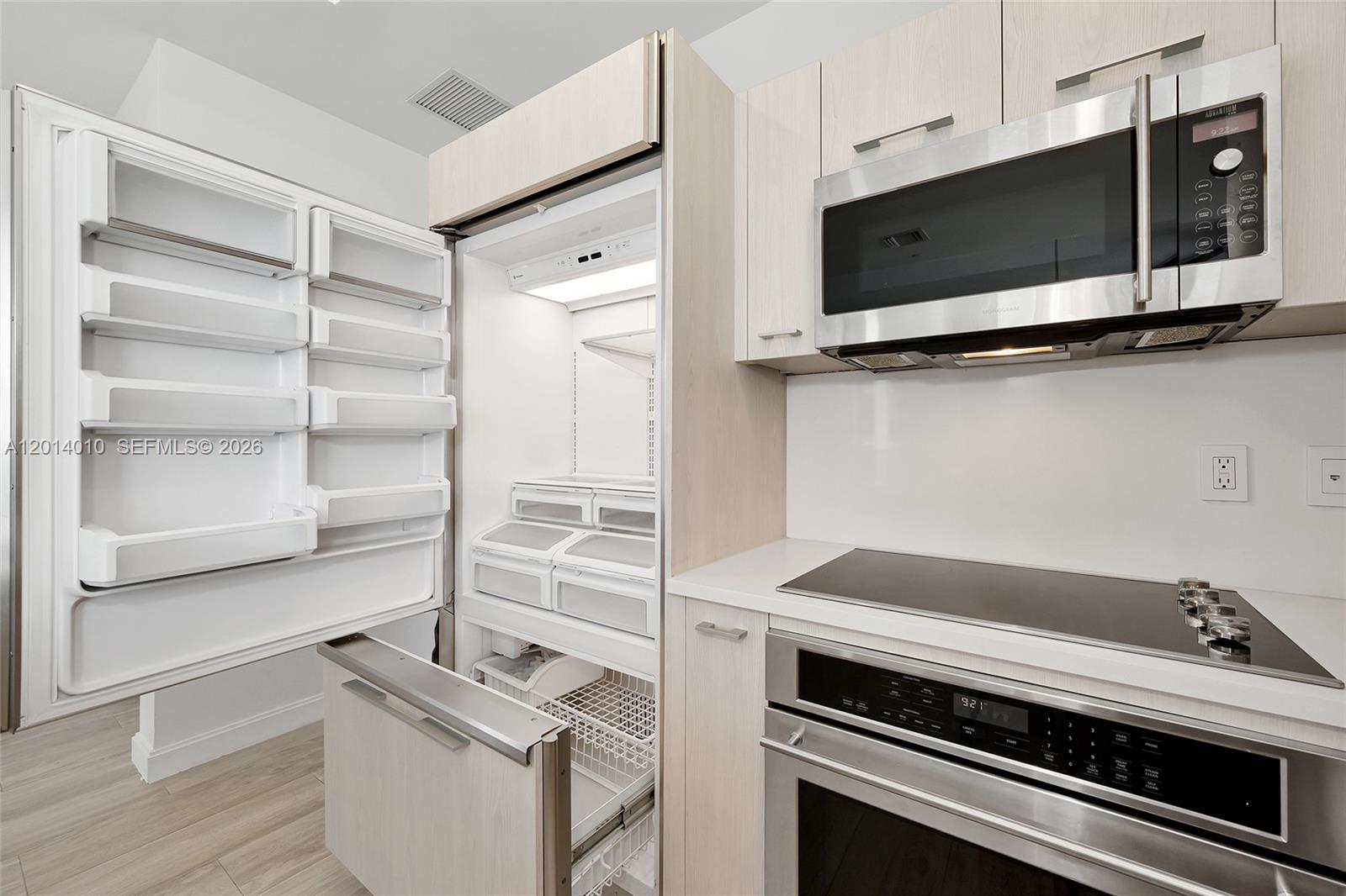 55 SW 9th St #4208 Miami, FL 33130