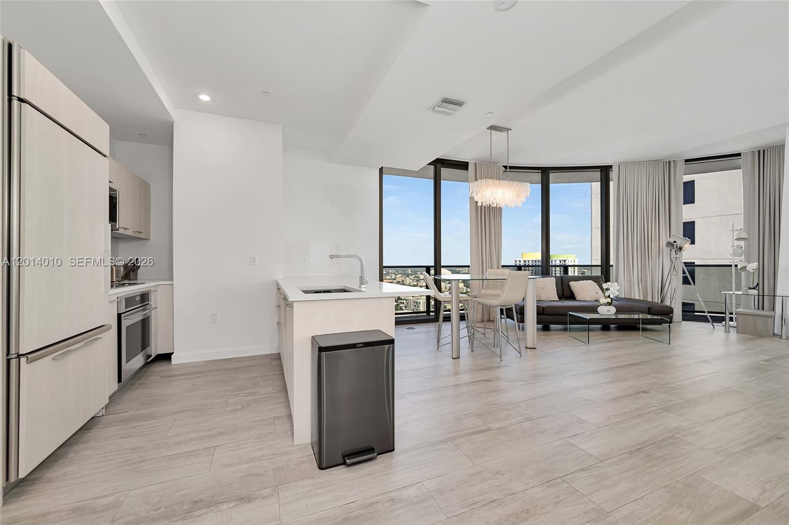 55 SW 9th St #4208 Miami, FL 33130