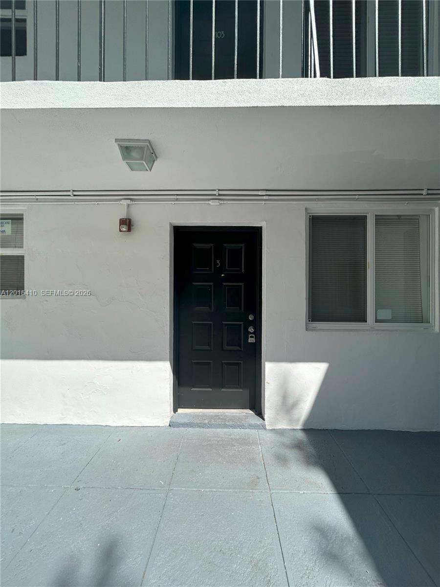 5814 NE 4th Ct #3