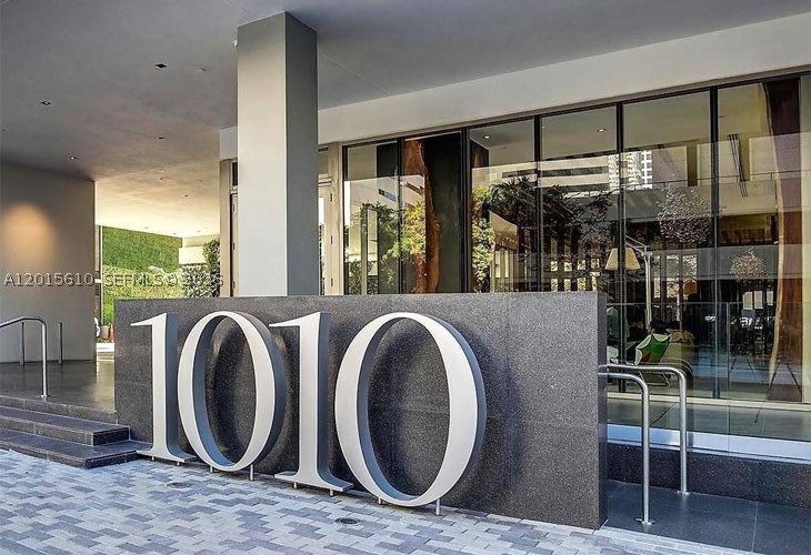 1010 Brickell Ave #2810 Miami, FL 33131