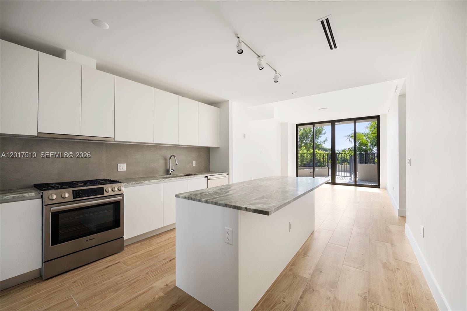 3034 Oak Ave #203 Coconut Grove, FL 33133
