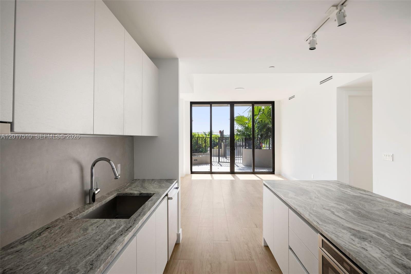 3034 Oak Ave #203 Coconut Grove, FL 33133