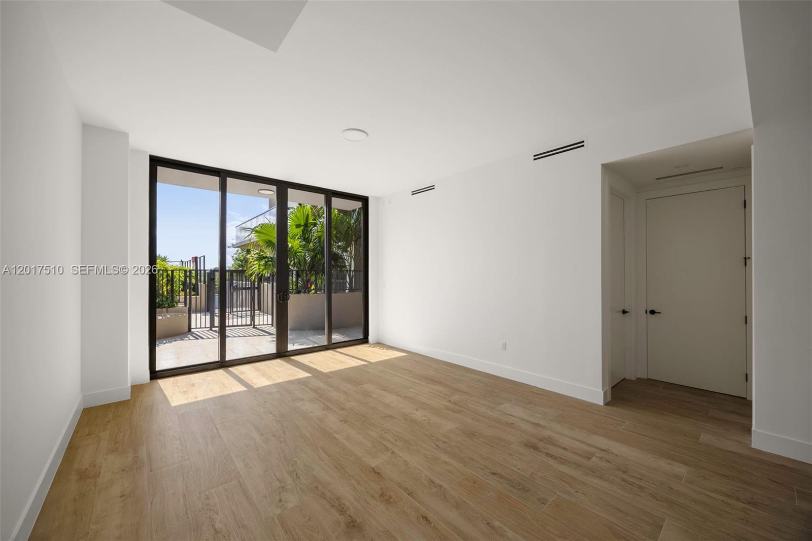 3034 Oak Ave #203 Coconut Grove, FL 33133