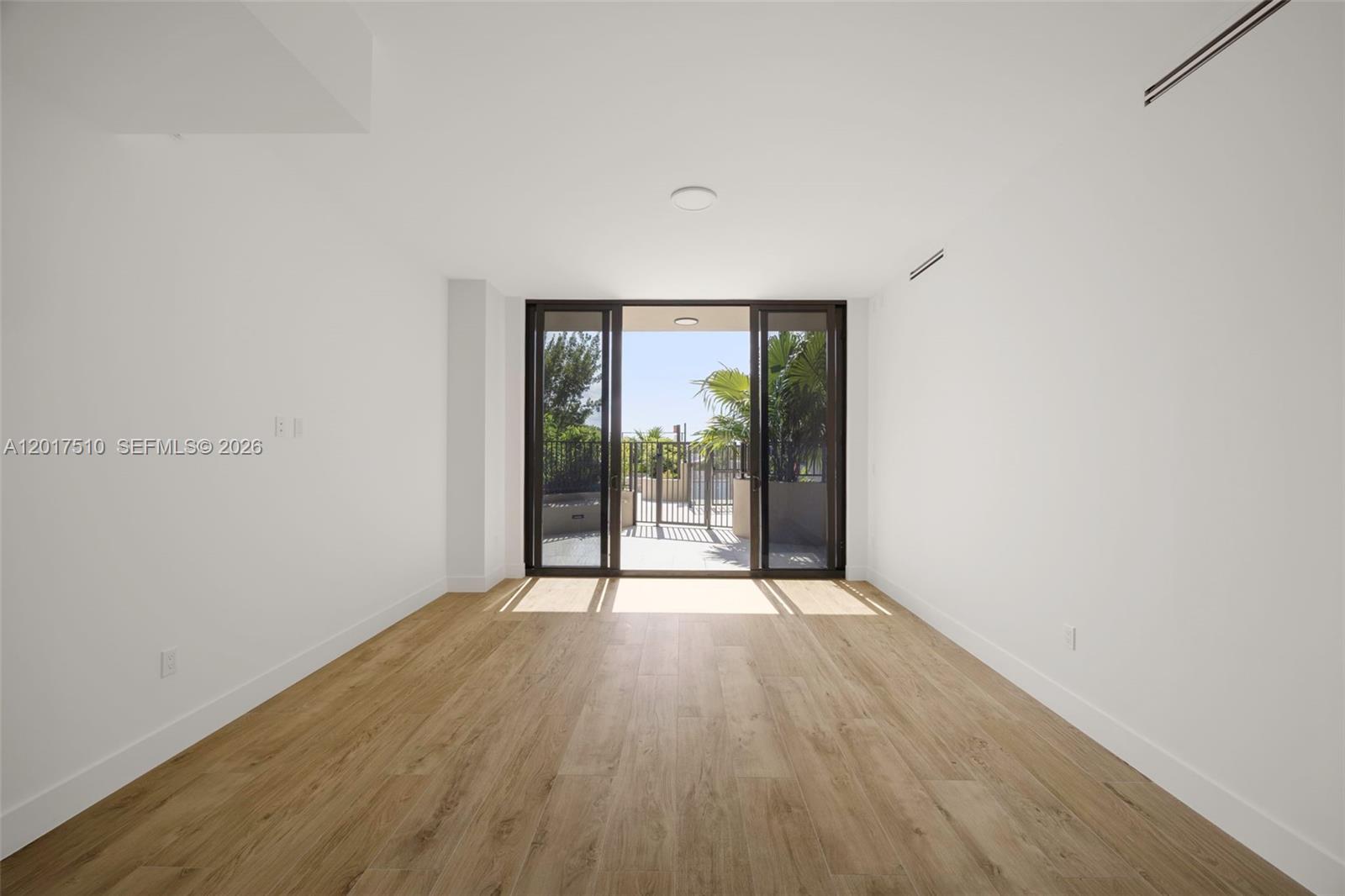 3034 Oak Ave #203 Coconut Grove, FL 33133