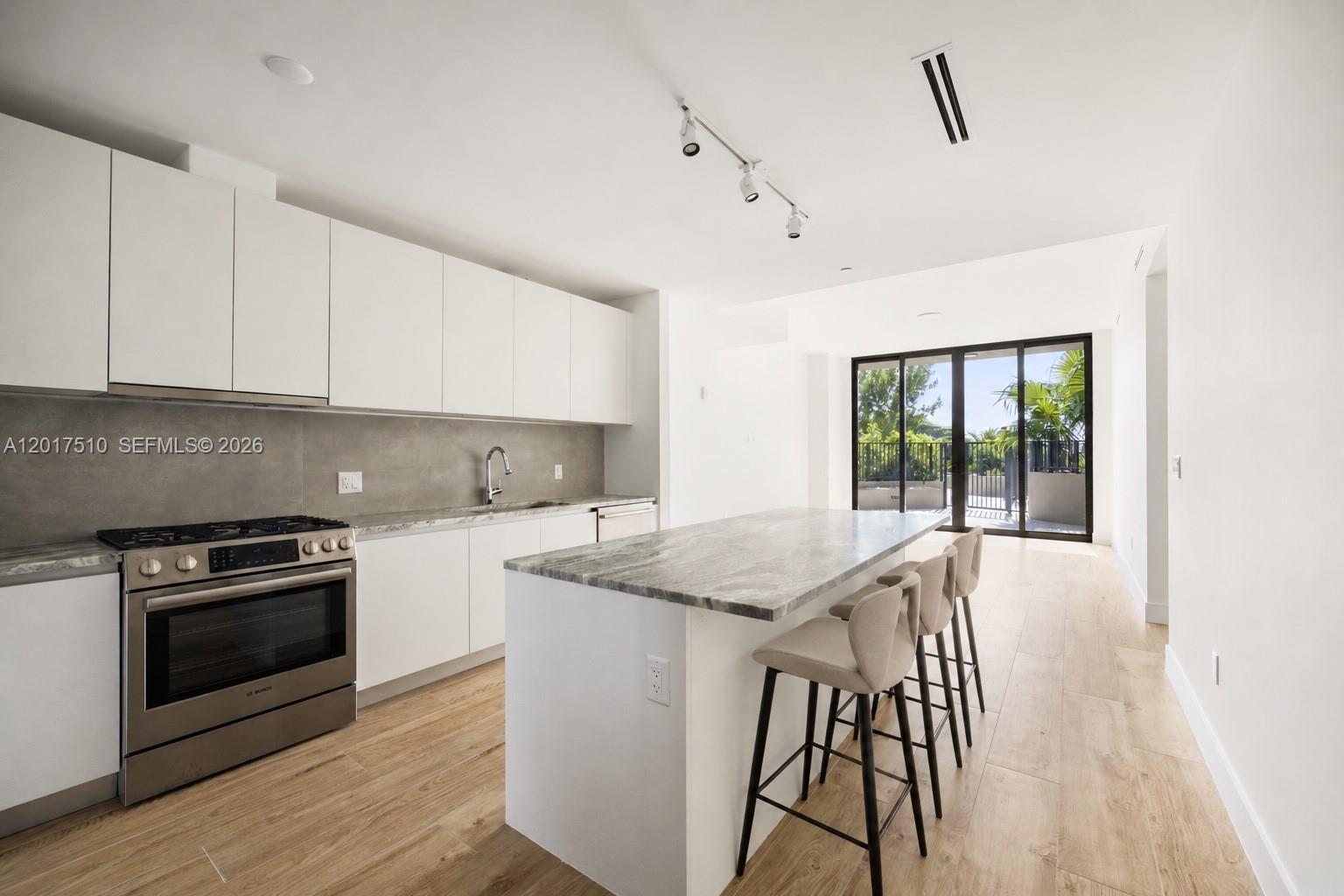 3034 Oak Ave #203 Coconut Grove, FL 33133