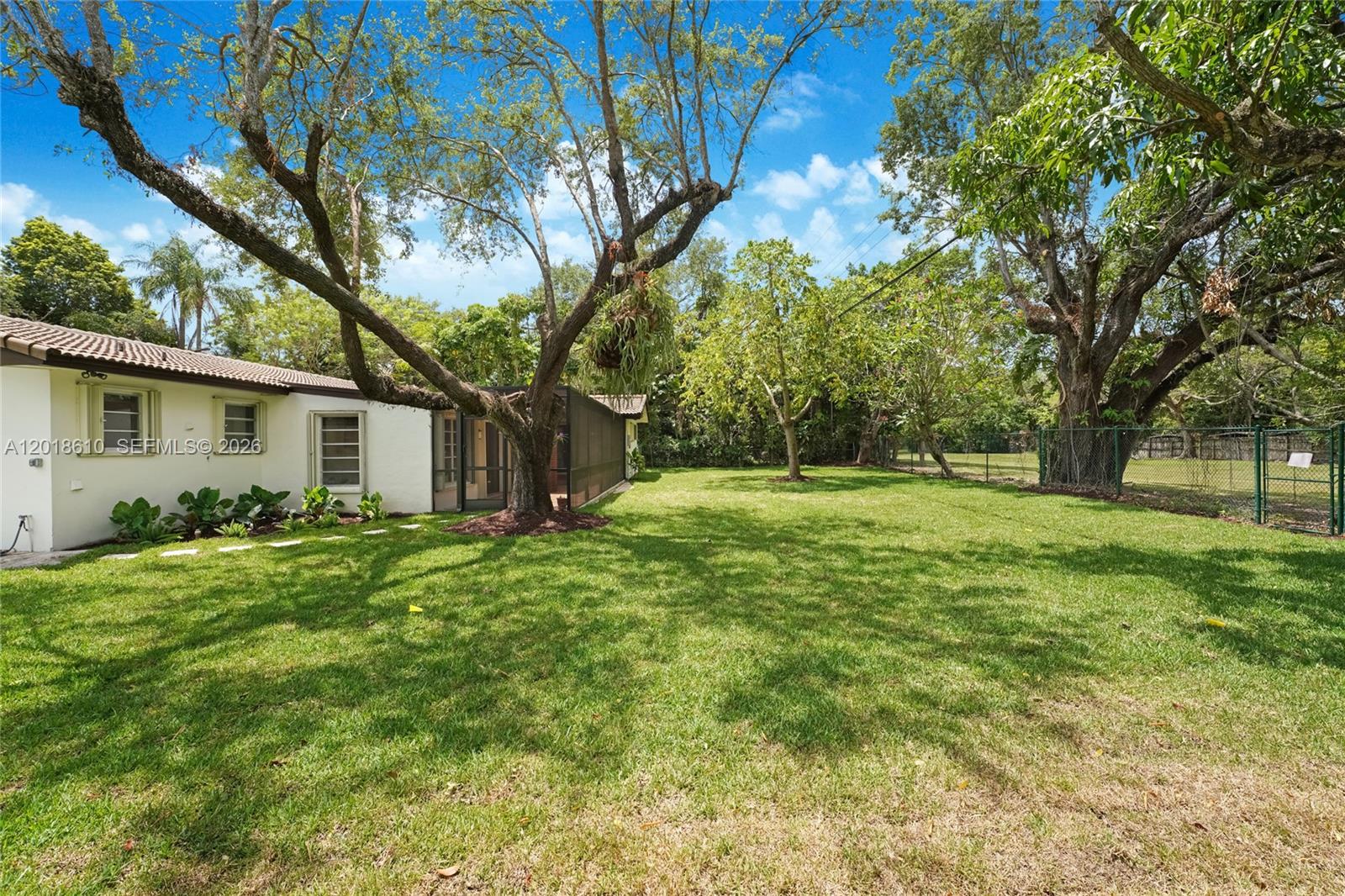 7220 SW 69th Ct Miami, FL 33143