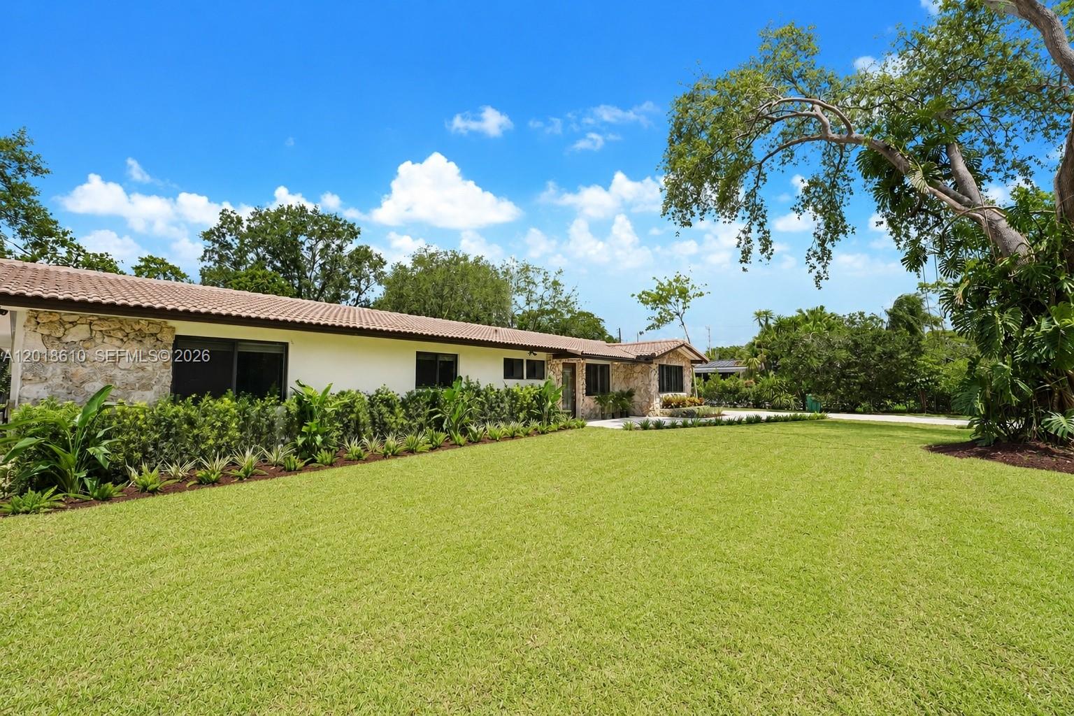 7220 SW 69th Ct Miami, FL 33143
