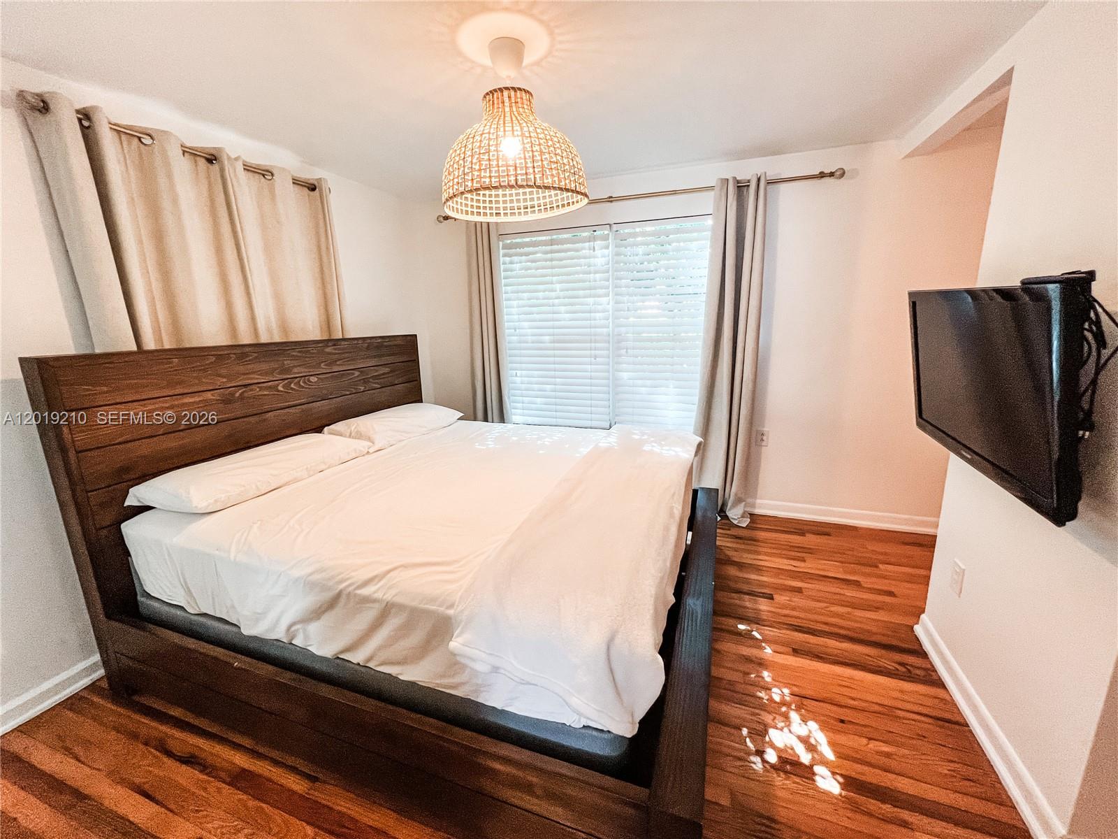 320 W 55th St Miami Beach, FL 33140