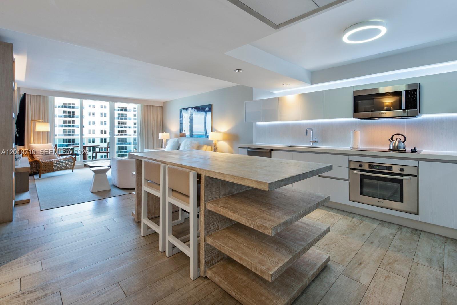 102 24th St #1012 Miami Beach, FL 33139