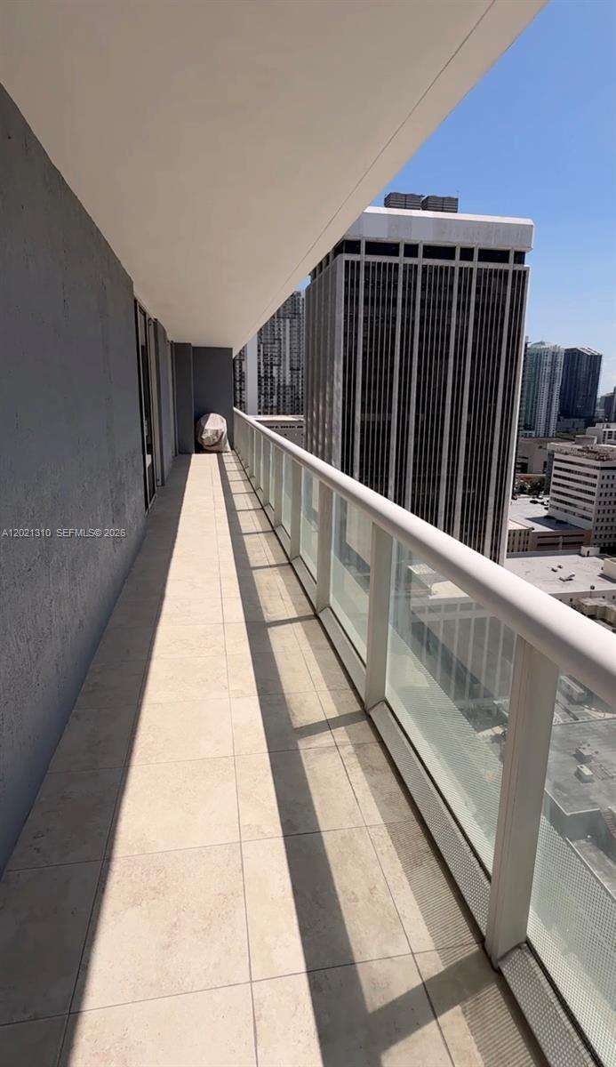 50 Biscayne Blvd #2501 Miami, FL 33132