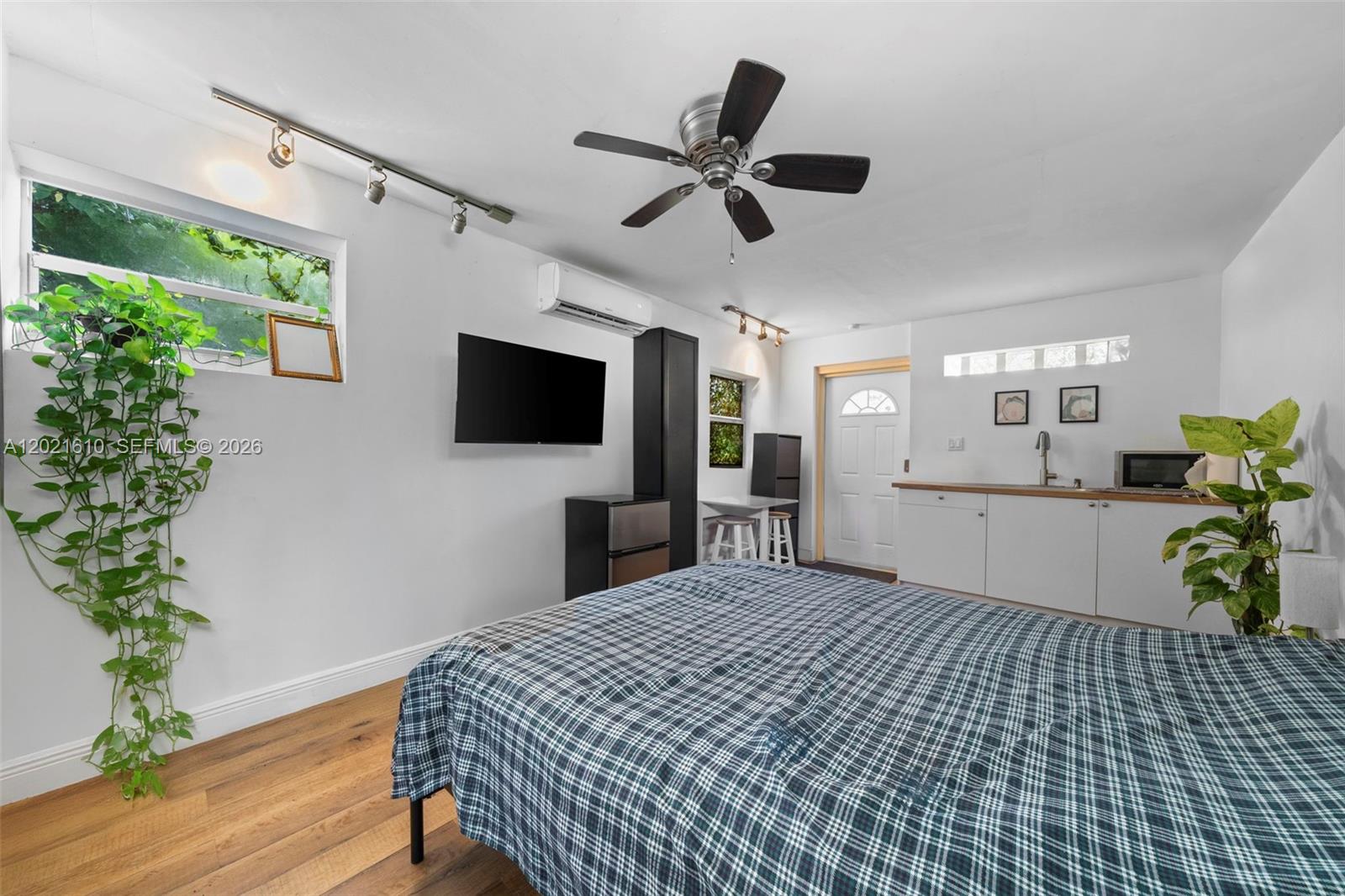 555 NE 73rd St Miami, FL 33138