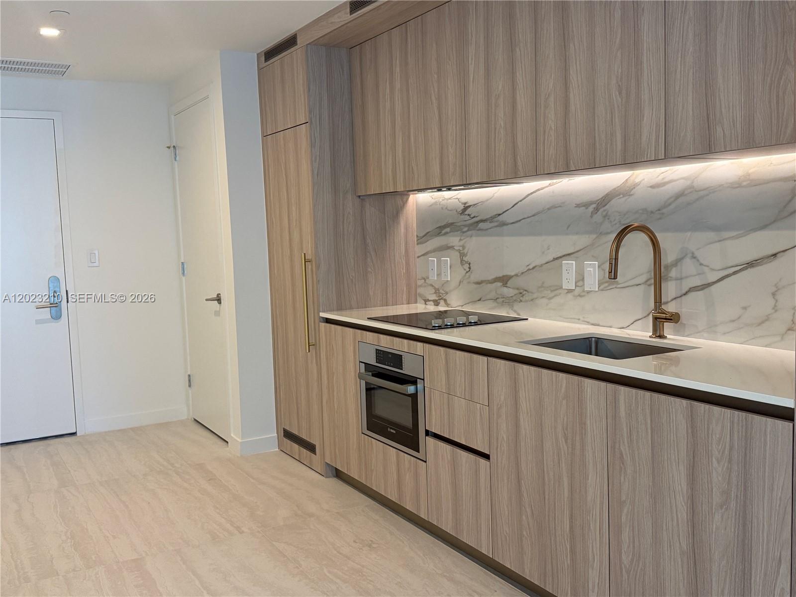 77 SE 5th St #2111 Miami, FL 33131