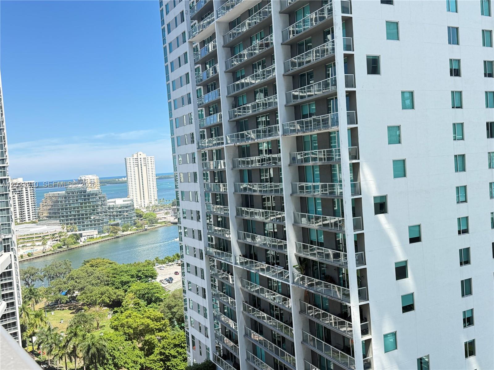 77 SE 5th St #2111 Miami, FL 33131