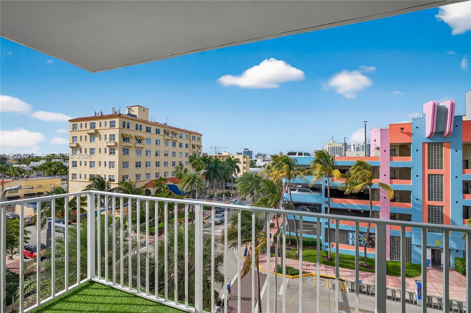 1255 Collins Ave #504