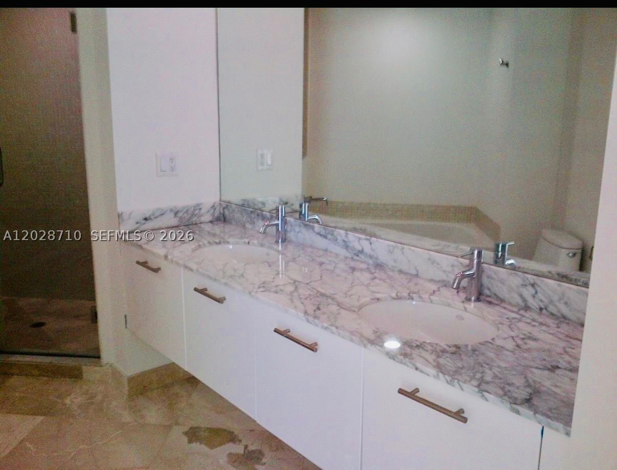 image 500 Brickell West12