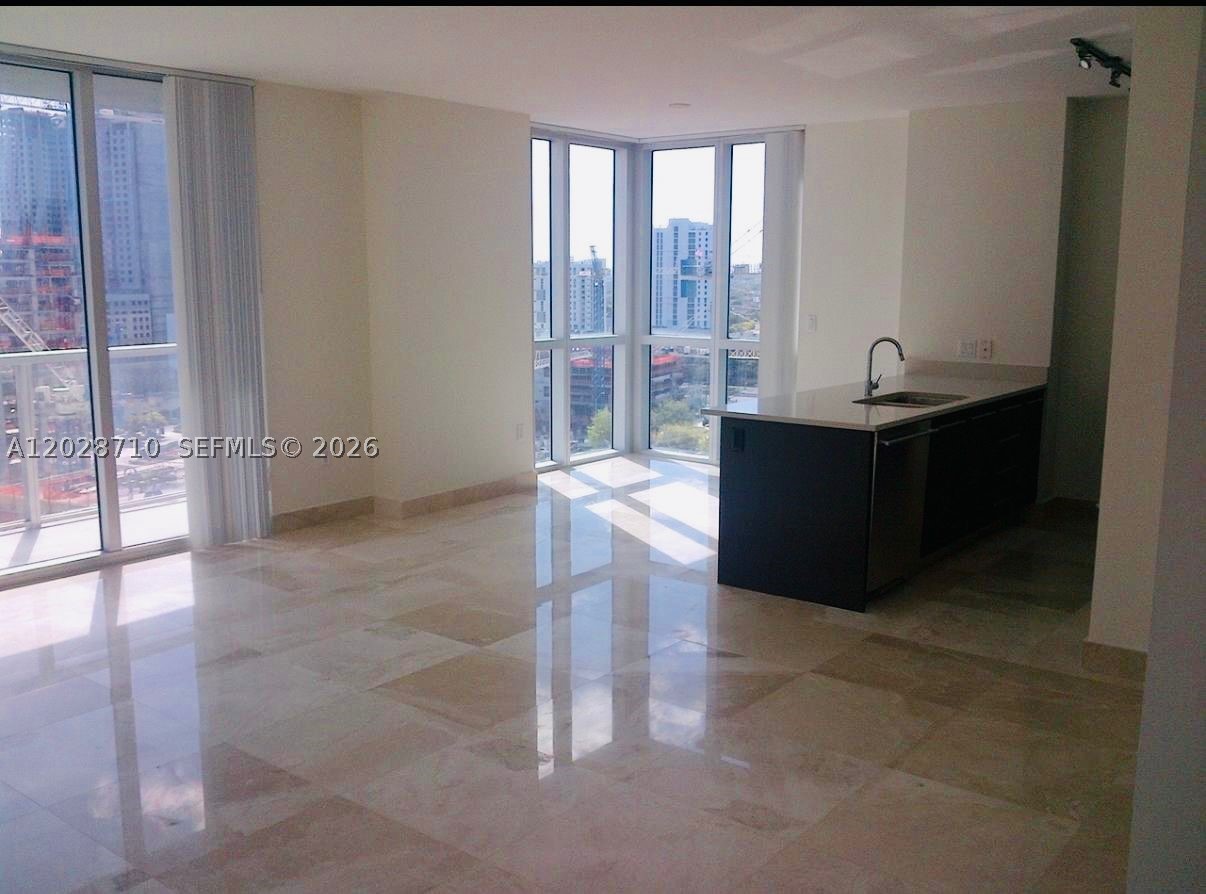 image 500 Brickell West1