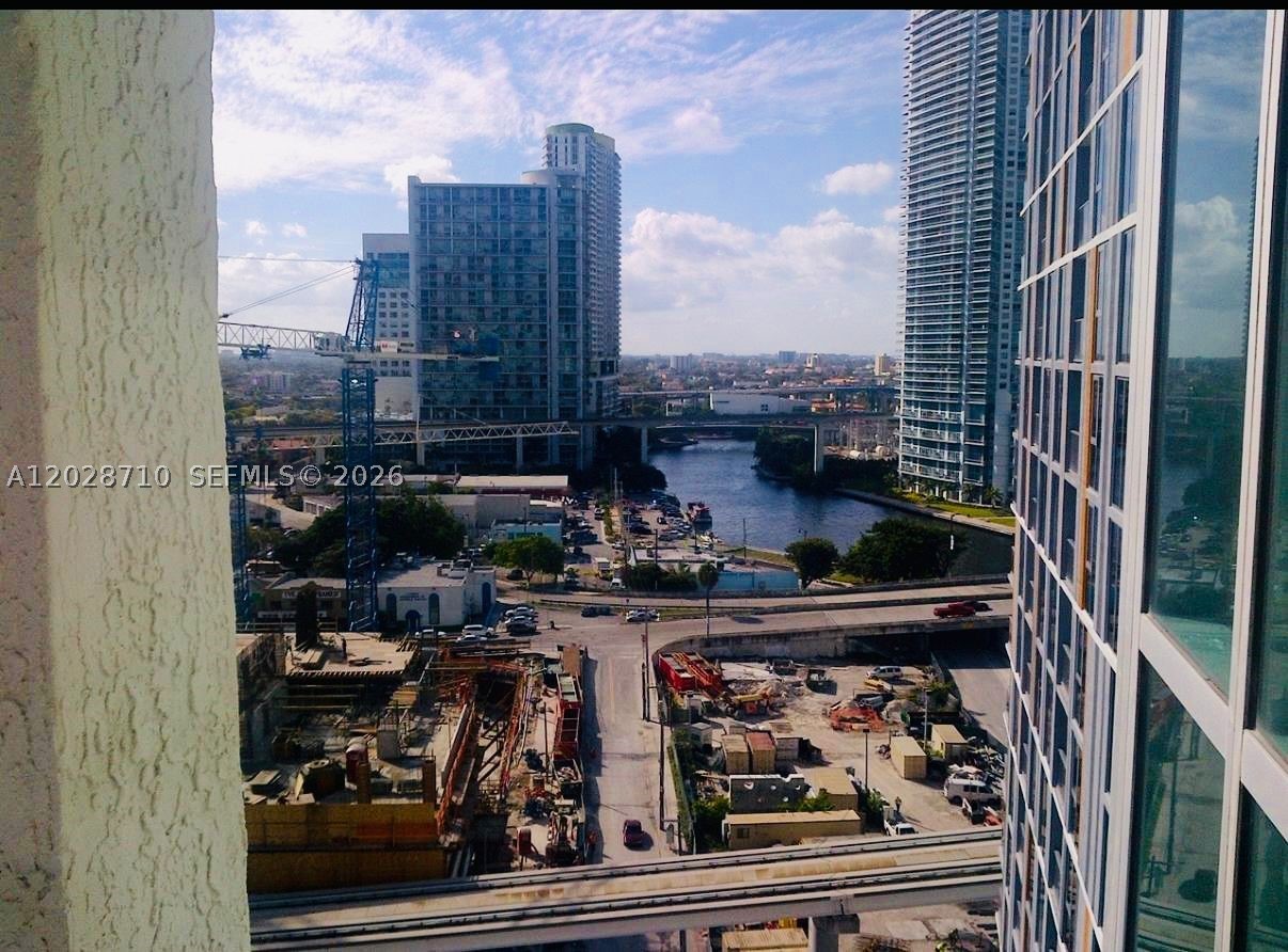image 500 Brickell West31