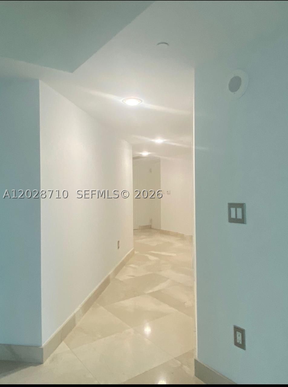 image 500 Brickell West8