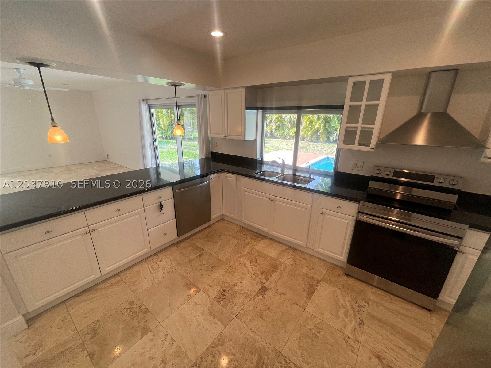 7361 SW 117th Ter Pinecrest, FL 33156