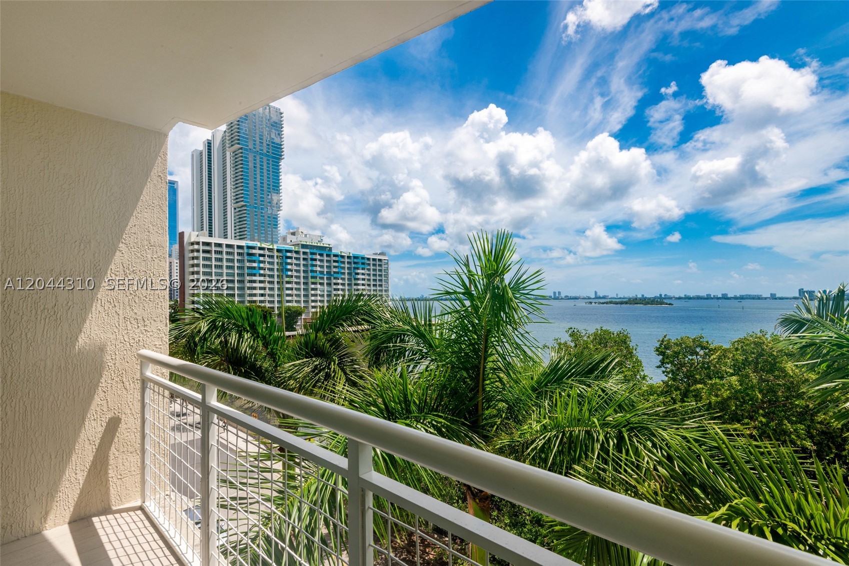 image Cite on the Bay East32