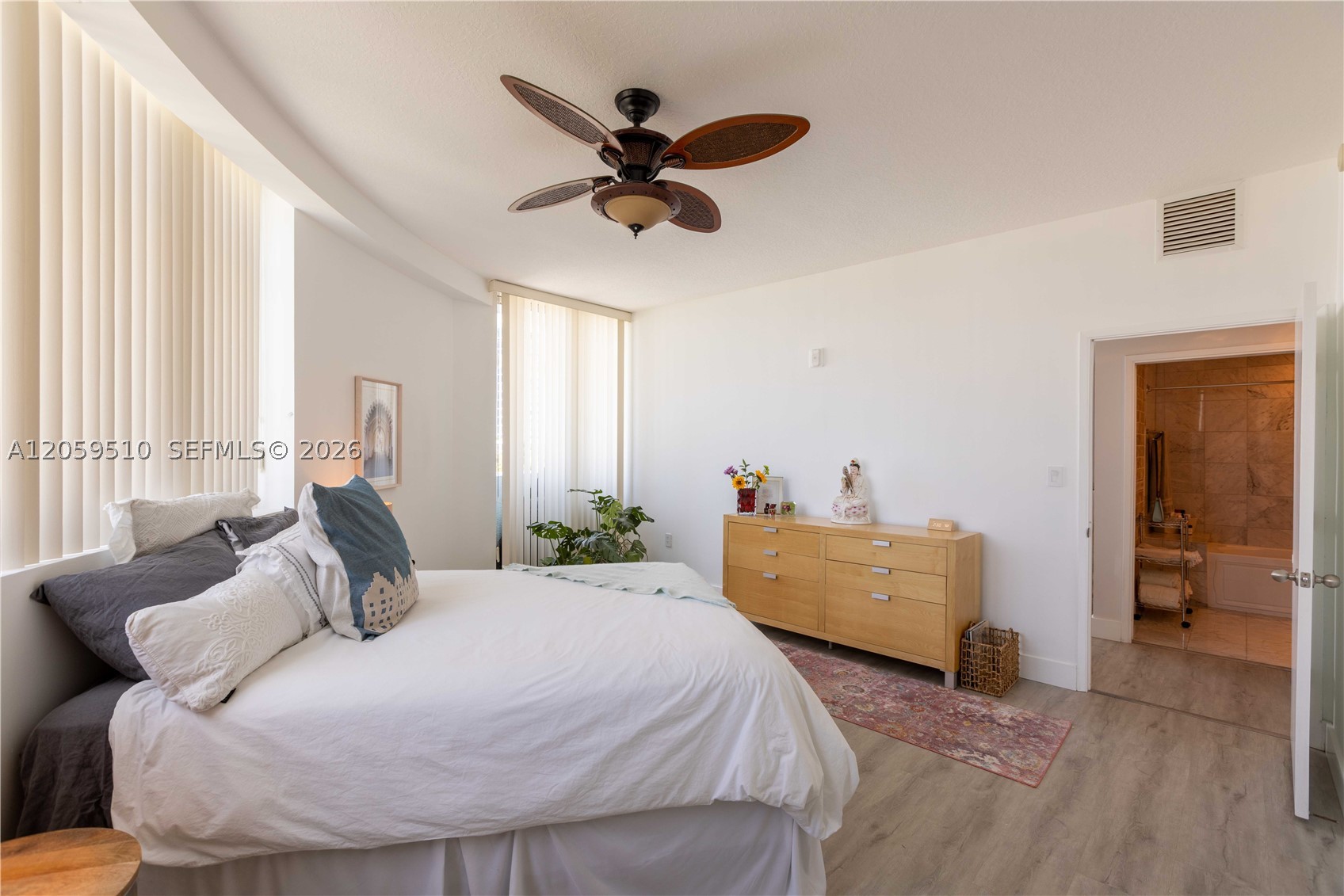 6580 Indian Crk Dr #510 Miami Beach, FL 33141