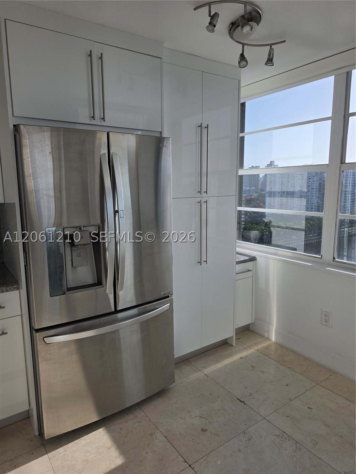 18081 Biscayne Blvd Boat Slip & Unit #1805 Aventura, FL 33160