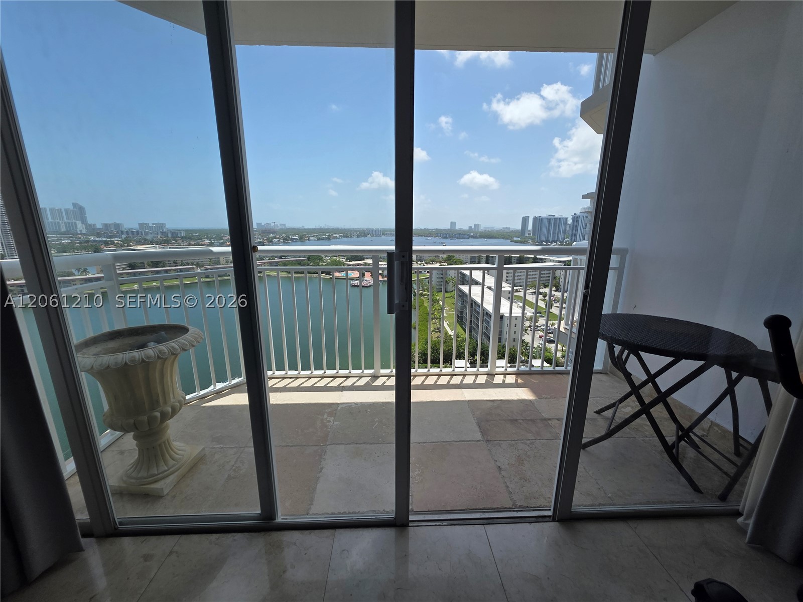 18081 Biscayne Blvd Boat Slip & Unit #1805 Aventura, FL 33160