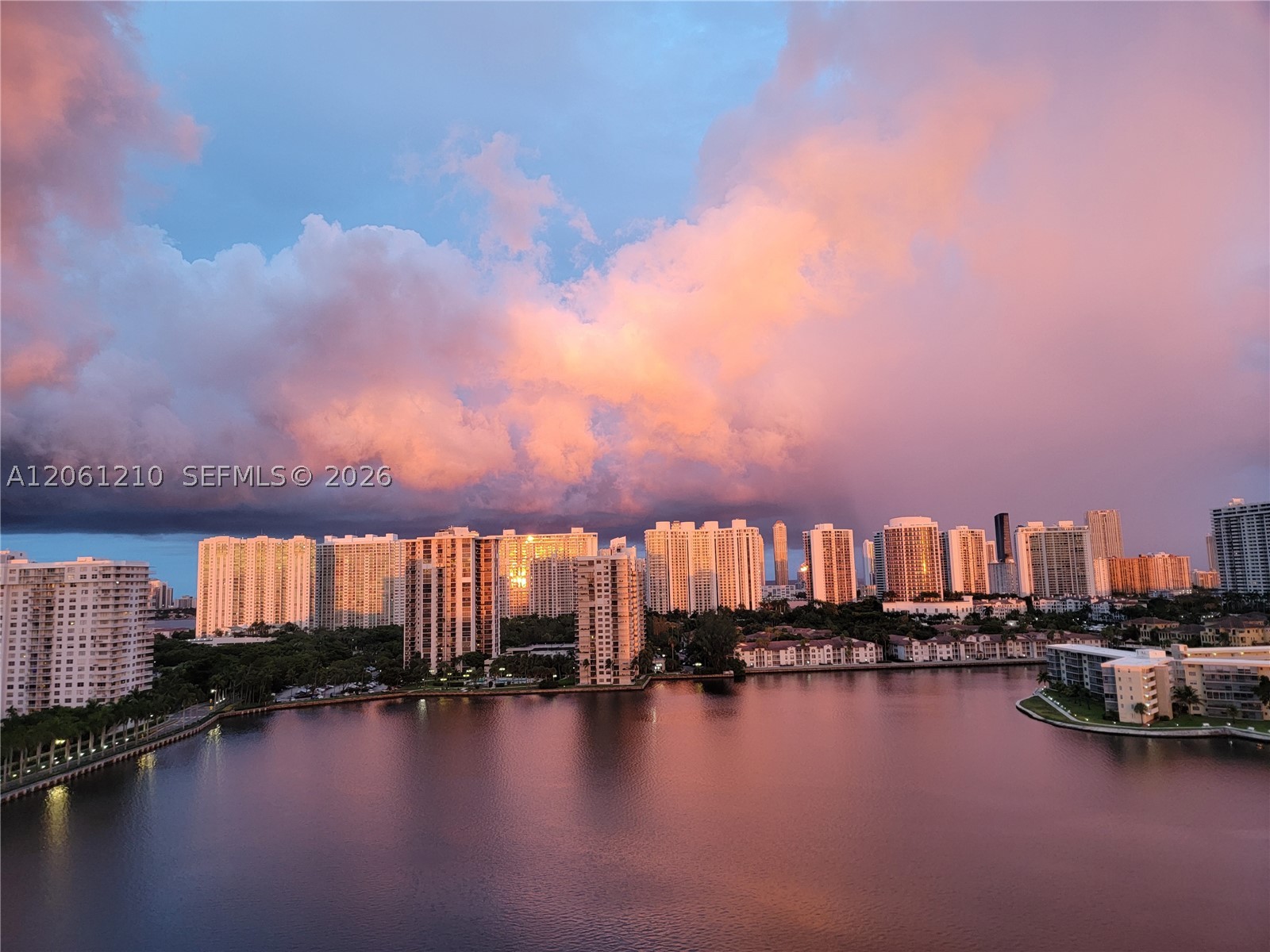18081 Biscayne Blvd Boat Slip & Unit #1805 Aventura, FL 33160