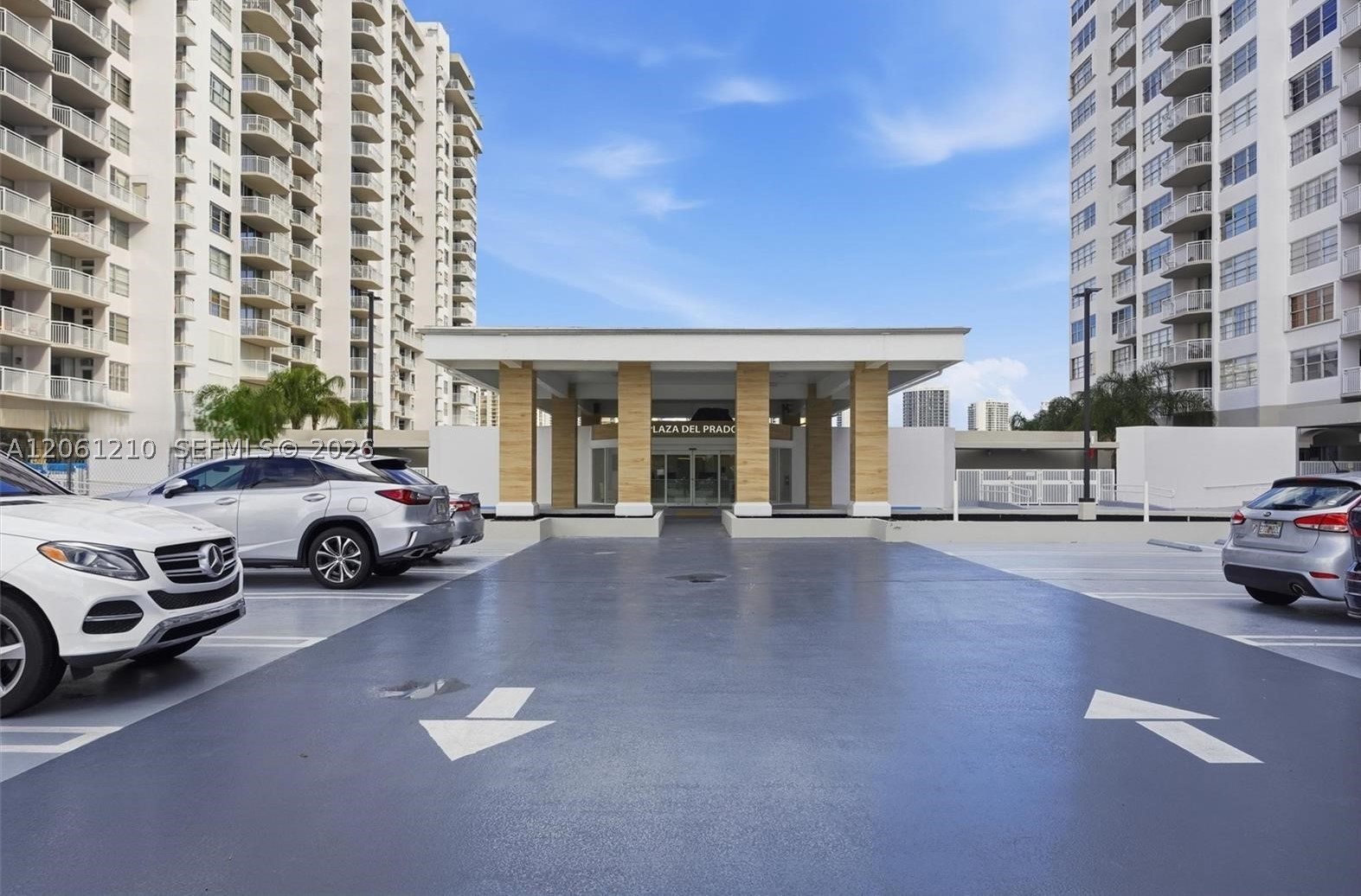 18081 Biscayne Blvd Boat Slip & Unit #1805 Aventura, FL 33160