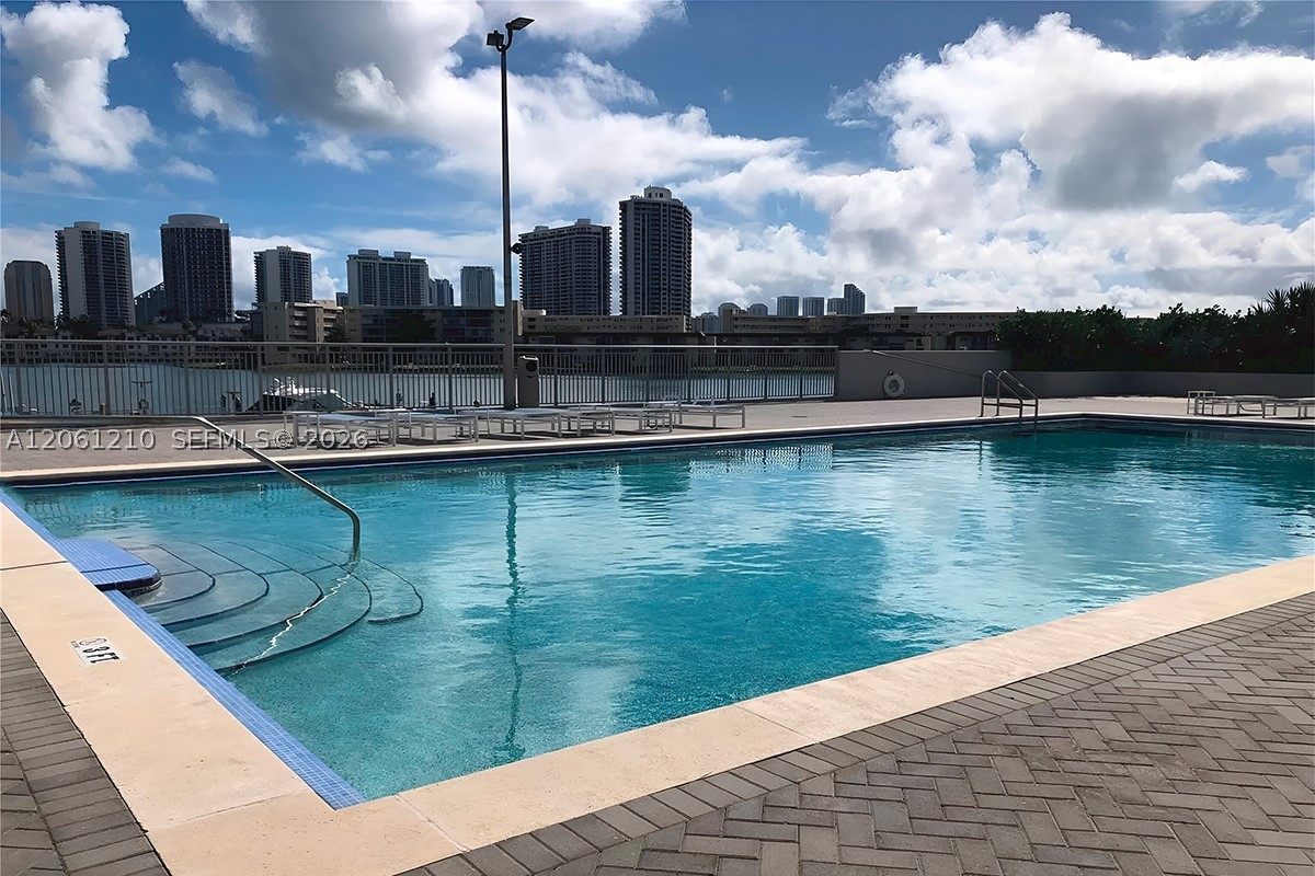 18081 Biscayne Blvd Boat Slip & Unit #1805 Aventura, FL 33160