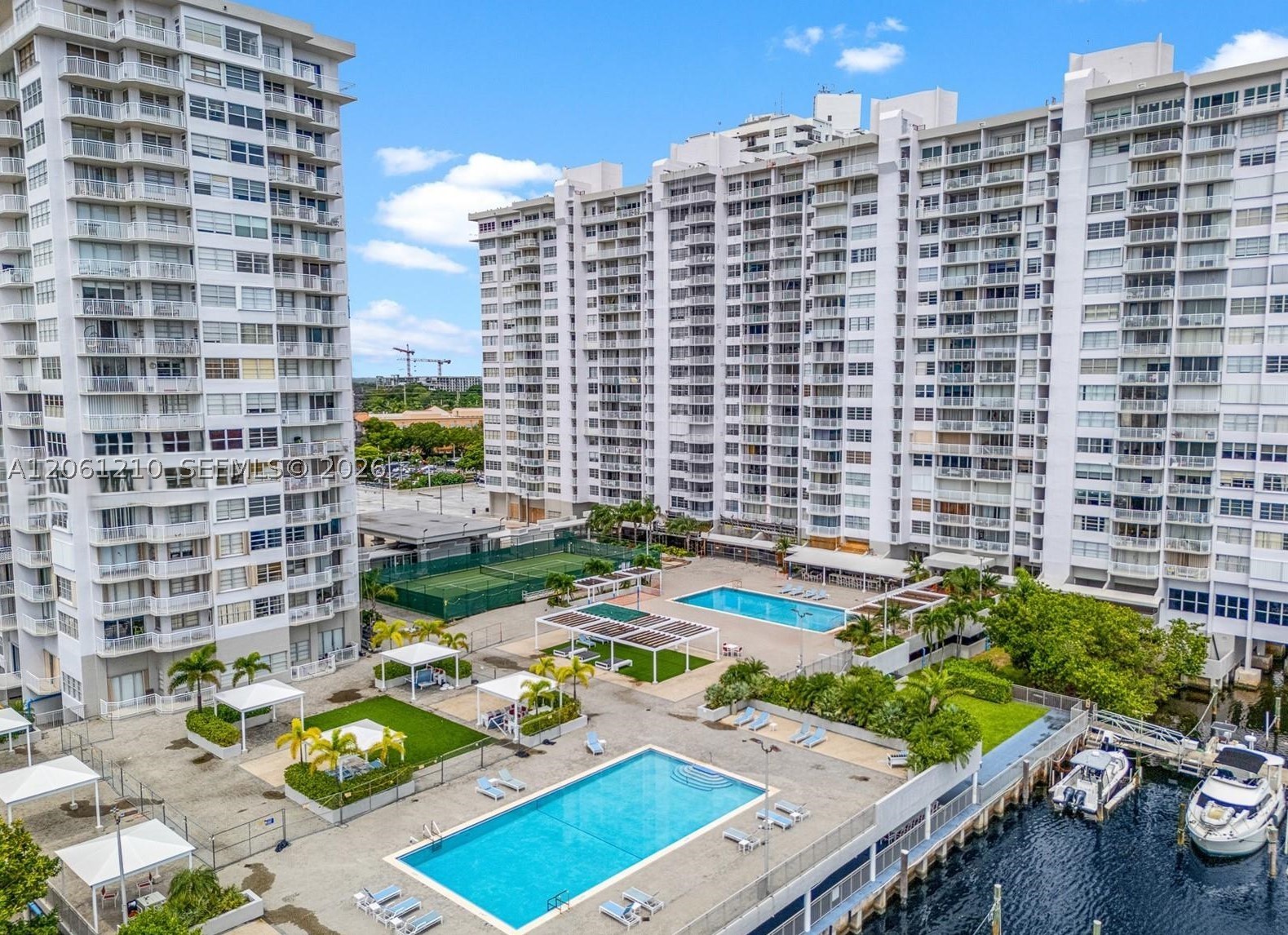 18081 Biscayne Blvd Boat Slip & Unit #1805 Aventura, FL 33160